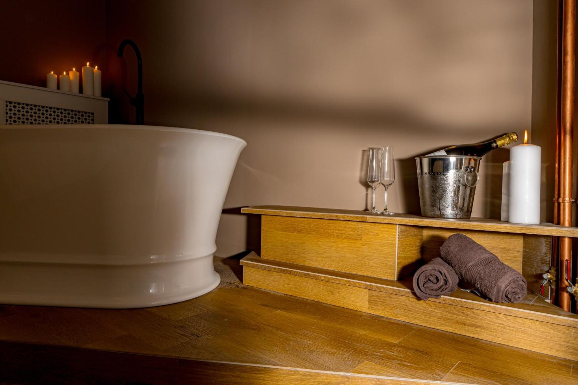 Downtown Calea Victoriei 100 Jacuzzi&sauna&bathtub Apartment *