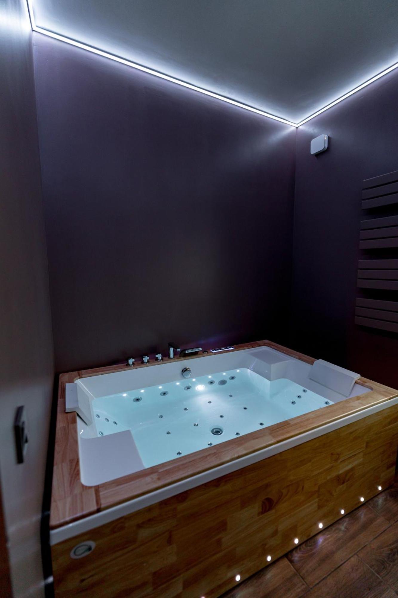 Downtown Calea Victoriei 100 Jacuzzi&sauna&bathtub * Bucharest